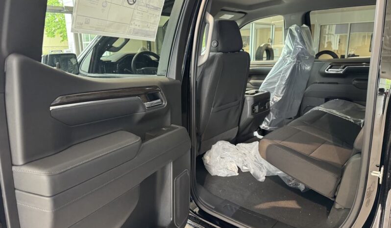 
								2025 Chevrolet Silverado 1500 Crew Cab Short Box 4 full									
