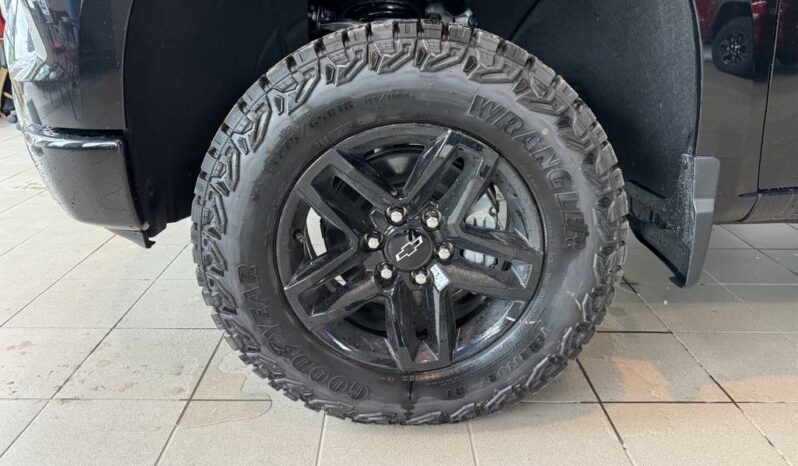 
								2025 Chevrolet Silverado 1500 Crew Cab Short Box 4 full									