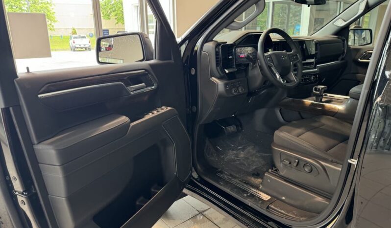 
								2025 Chevrolet Silverado 1500 Crew Cab Short Box 4 full									