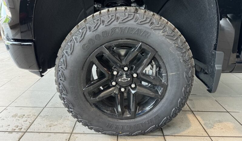 
								2025 Chevrolet Silverado 1500 Crew Cab Standard full									