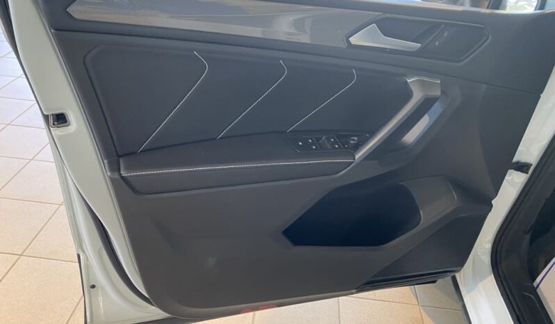 
								2023 Volkswagen Tiguan Comfortline 2.0t 8sp full									