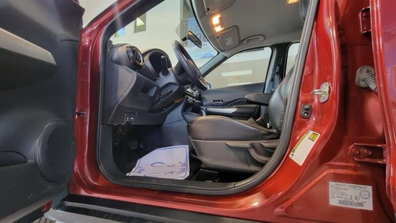 
								2019 Nissan Kicks Sr Cvt full									