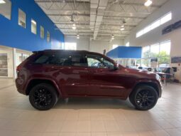 
										2021 Jeep Grand Cherokee Laredo full									