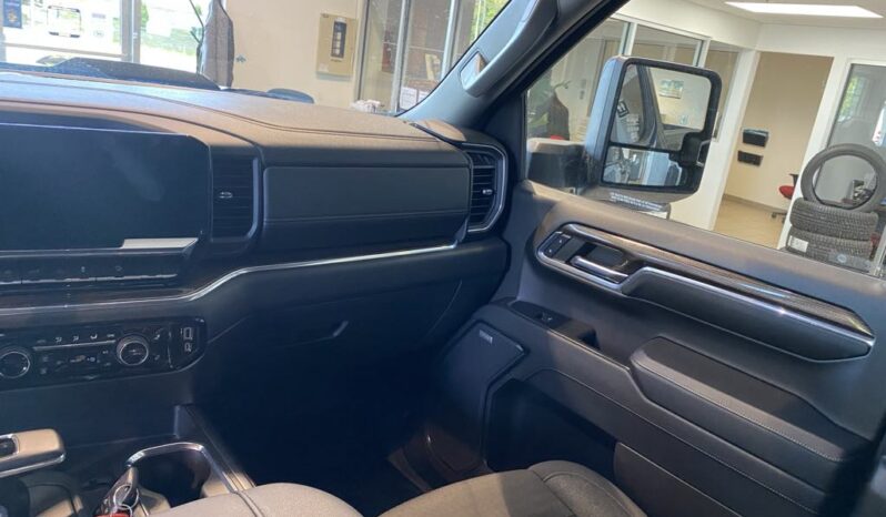 
								2023 Chevrolet Silverado 1500 Crew Cab 4×4 Lt full									