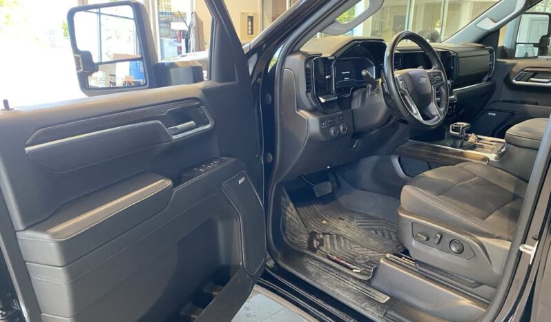 
								2023 Chevrolet Silverado 1500 Crew Cab 4×4 Lt full									