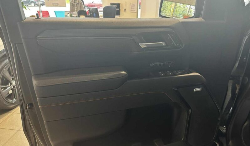 
								2023 GMC Sierra 1500 Crew Cab 4×4 At4 full									