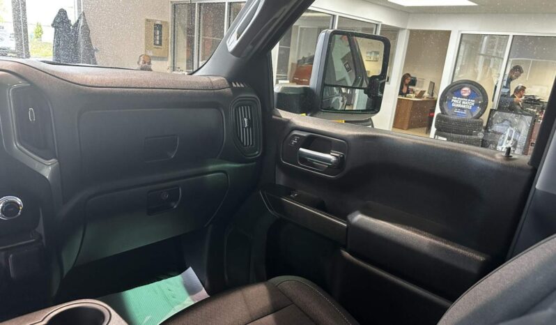 2023 GMC Sierra 1500 Crew Cab 4×4 Pro full