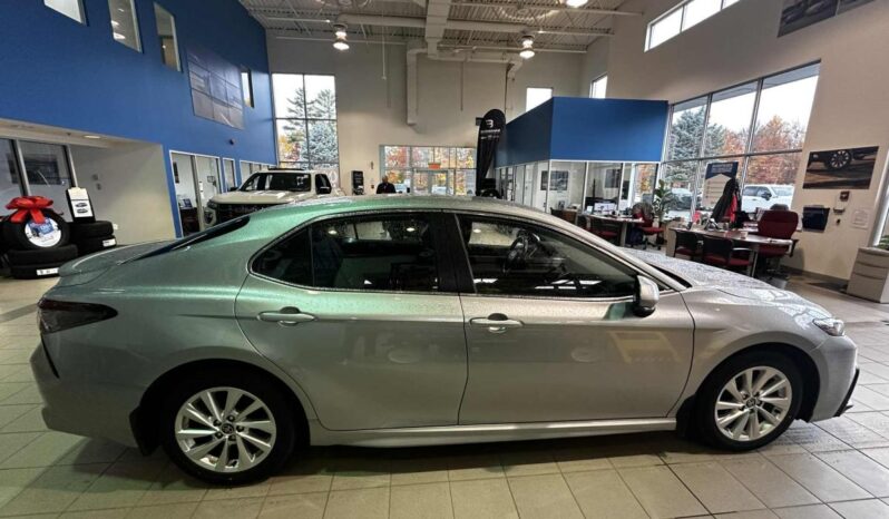 2024 Toyota Camry SE full