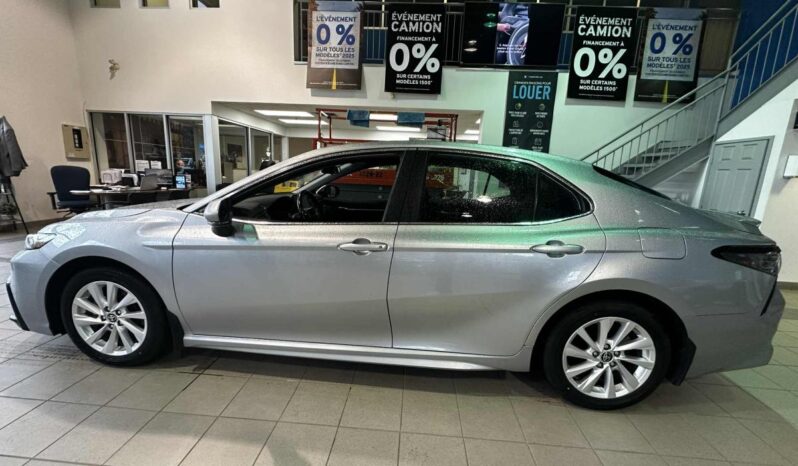 2024 Toyota Camry SE full