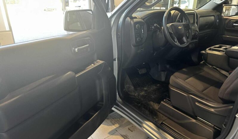 
								2025 Chevrolet Silverado 1500 Regular Cab Long Box full									