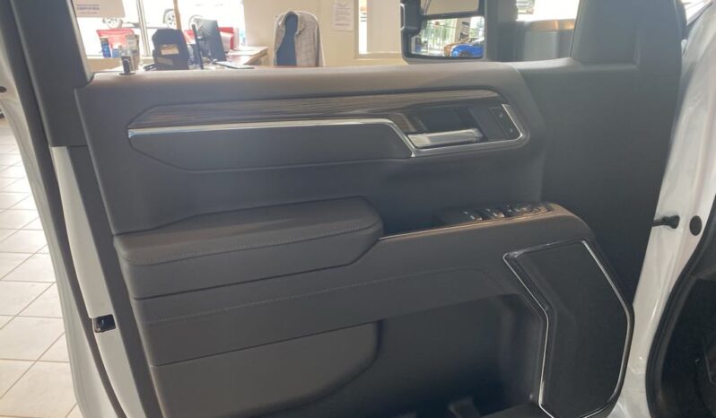 
								2025 Chevrolet Silverado 1500 Crew Cab Standard full									