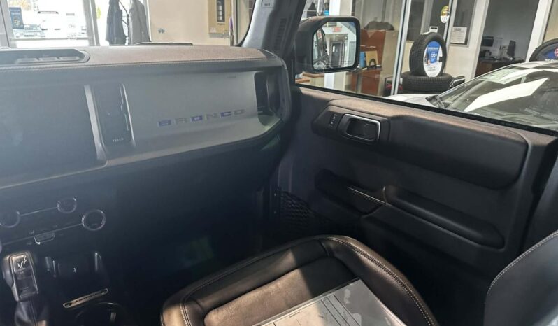 
								2025 Ford Bronco Outer Banks 4 Door full									