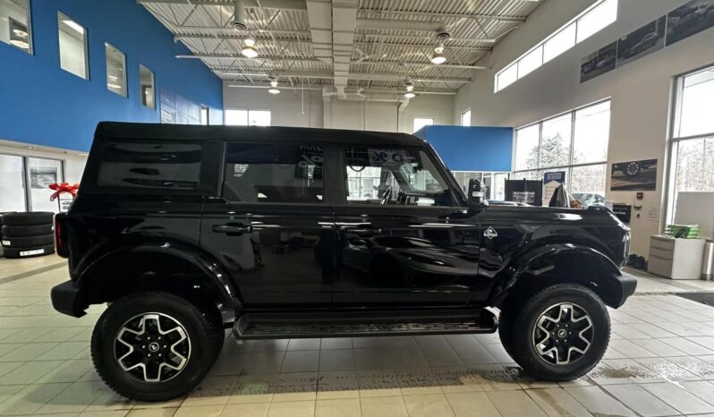 
								2025 Ford Bronco Outer Banks 4 Door full									