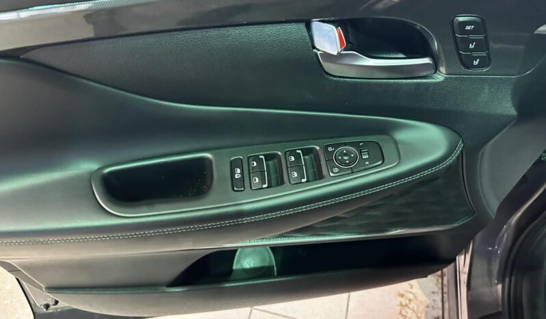 
								2022 Hyundai Santa Fe Plug-In Hybrid Luxury full									