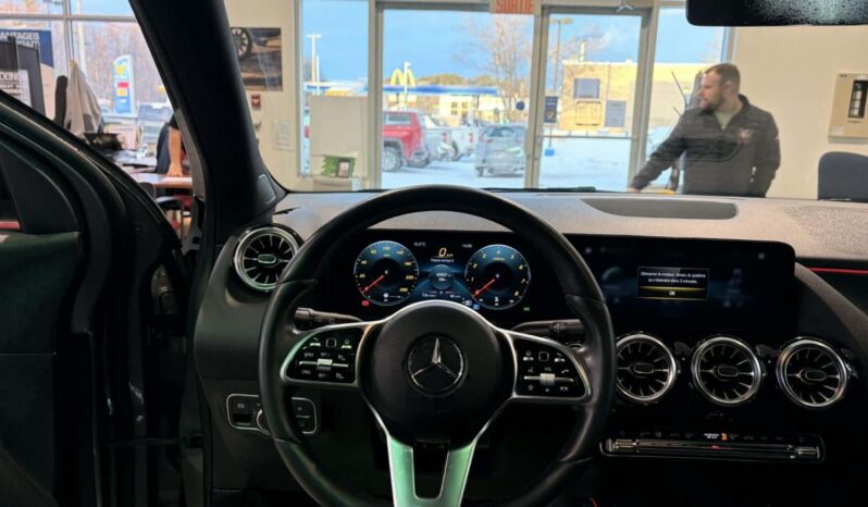 
								2023 Mercedes-Benz GLA 4matic Suv full									