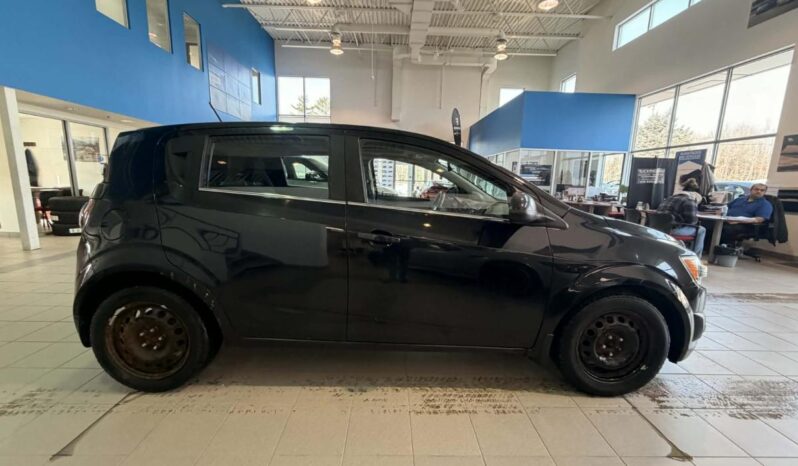 
								2015 Chevrolet Sonic 4 Lt – 5mt full									