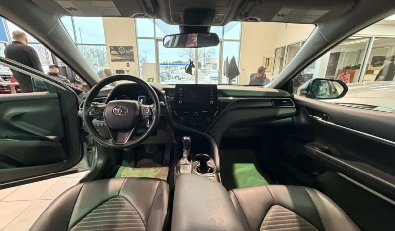 
								2024 Toyota Camry SE full									