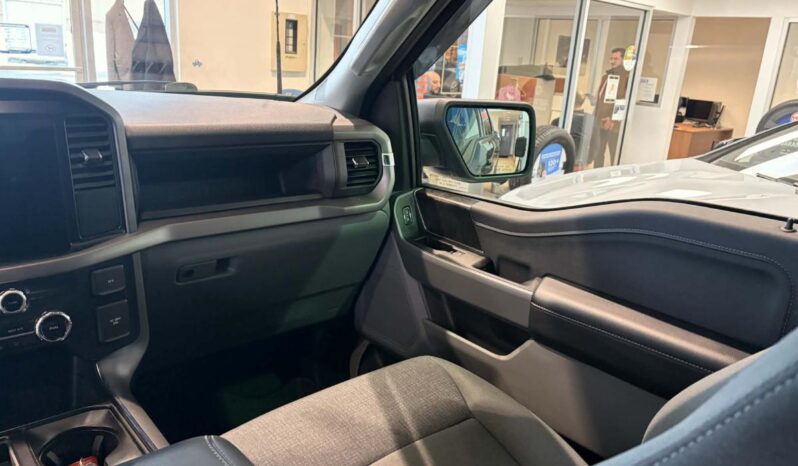 
								2025 Ford F-150 Lightning Xlt 4wd Supercrew full									