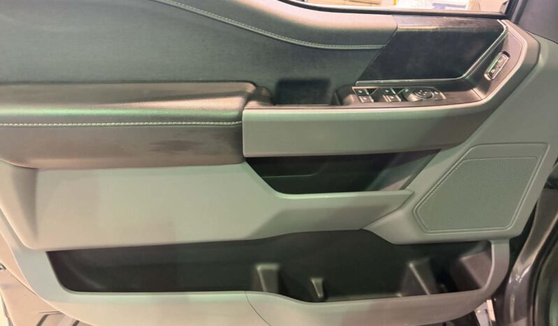 
								2025 Ford F-150 Lightning Xlt 4wd Supercrew full									