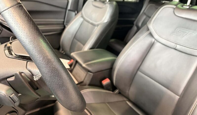 
								2022 Ford Explorer ST full									