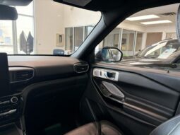 
										2022 Ford Explorer ST full									