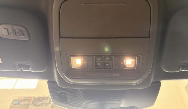 
								2022 Ford Explorer ST full									