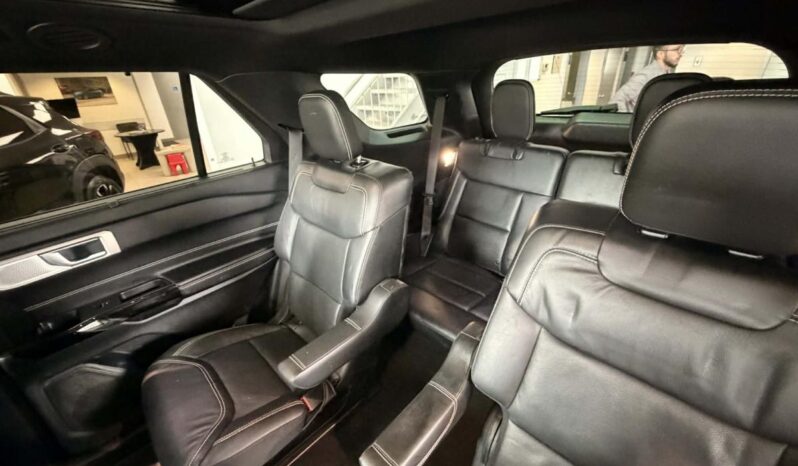 
								2022 Ford Explorer ST full									