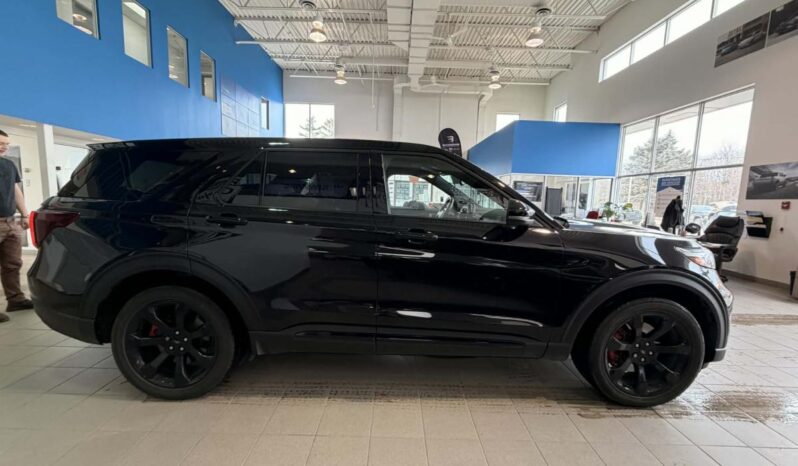 
								2022 Ford Explorer ST full									
