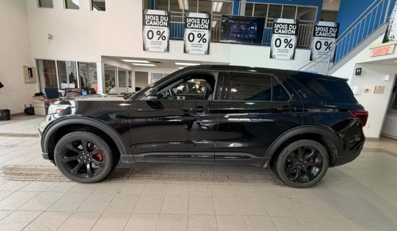 
								2022 Ford Explorer ST full									