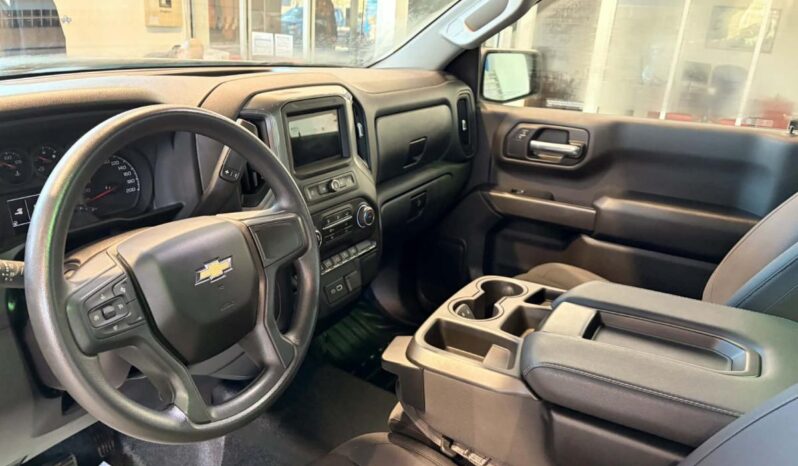 
								2024 Chevrolet Silverado 1500 Regular Cab Long Box full									
