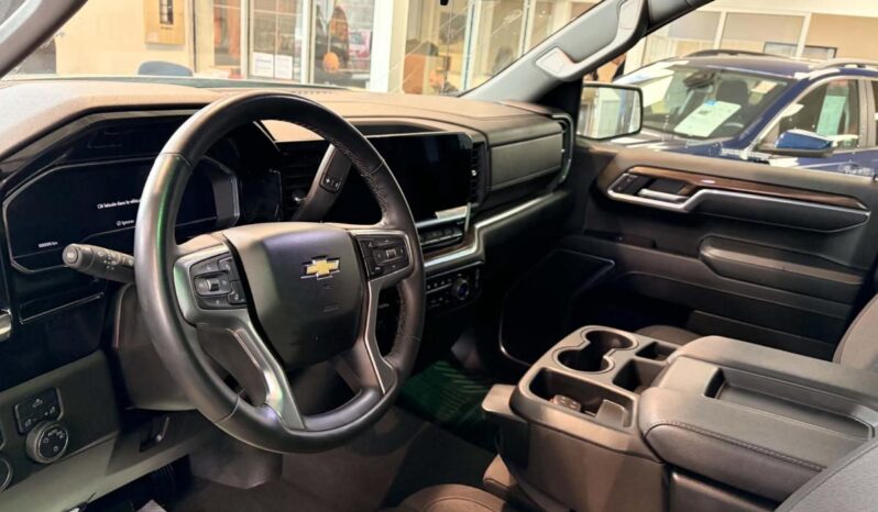 
								2025 Chevrolet Silverado 1500 Crew Cab Short Box 4 full									