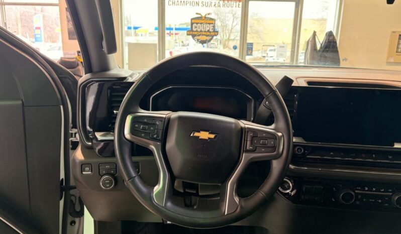 
								2025 Chevrolet Silverado 1500 Crew Cab Short Box 4 full									