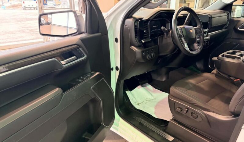 
								2025 Chevrolet Silverado 1500 Crew Cab Short Box 4 full									