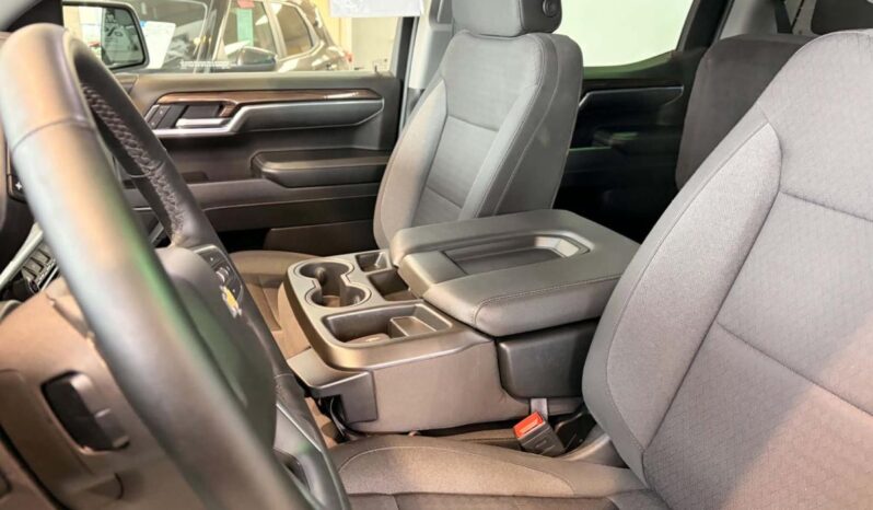 
								2025 Chevrolet Silverado 1500 Crew Cab Short Box 4 full									