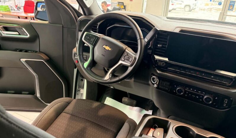 
								2025 Chevrolet Silverado 1500 Crew Cab Short Box 4 full									