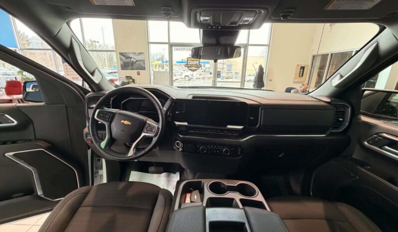 
								2025 Chevrolet Silverado 1500 Crew Cab Short Box 4 full									