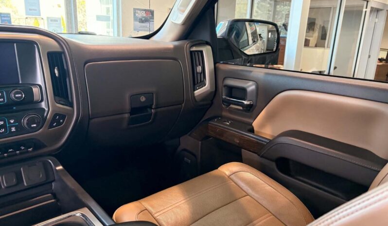 
								2017 GMC Sierra 1500 Crew 4×4 Denali full									