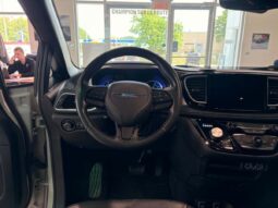
										2021 Chrysler Pacifica Hybrid Touring L full									