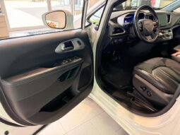 
										2021 Chrysler Pacifica Hybrid Touring L full									