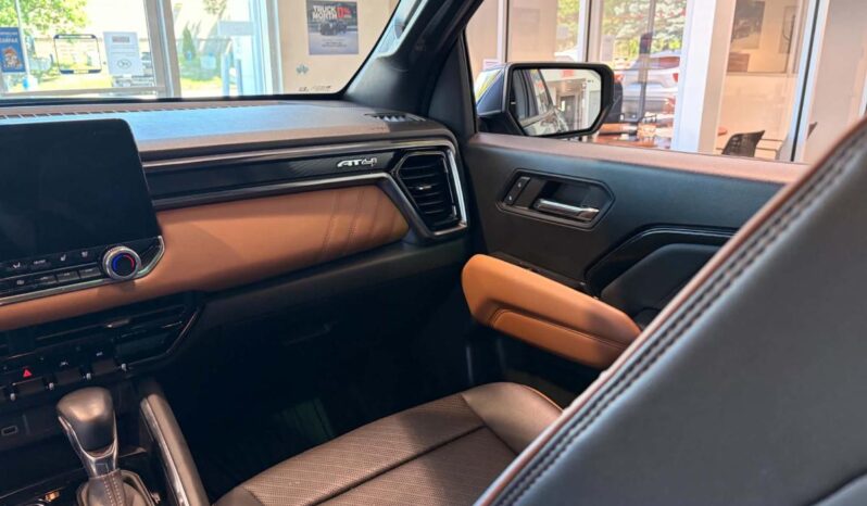 
								2023 GMC Canyon Crew Cab Short Box full									