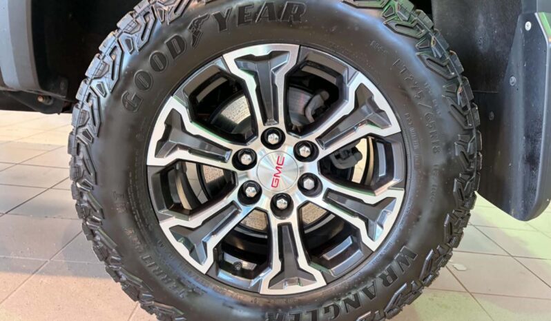 
								2023 GMC Canyon Crew Cab Short Box full									