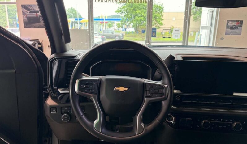 
								2025 Chevrolet Silverado 1500 Crew Cab Short Box 4 full									