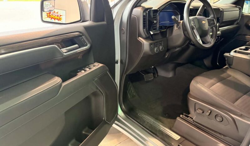 
								2025 Chevrolet Silverado 1500 Crew Cab Short Box 4 full									