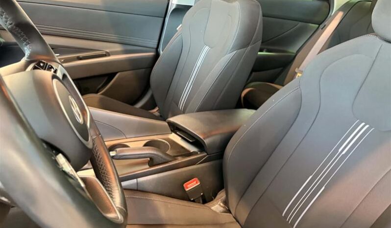 
								2025 Hyundai Elantra Preferred Ivt full									
