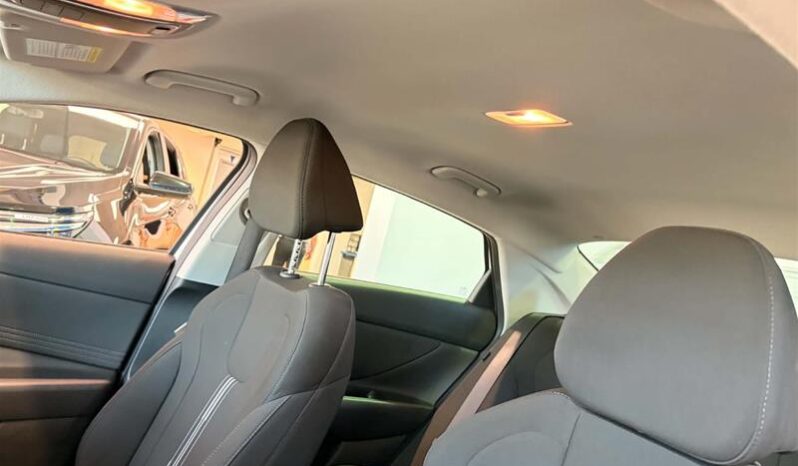 
								2025 Hyundai Elantra Preferred Ivt full									