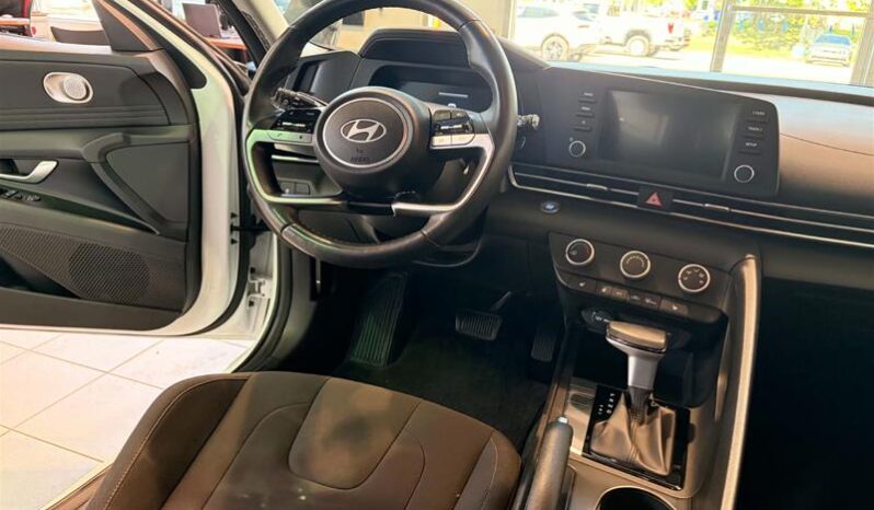 
								2025 Hyundai Elantra Preferred Ivt full									
