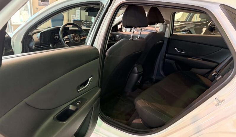 
								2025 Hyundai Elantra Preferred Ivt full									