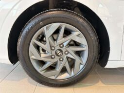 
										2025 Hyundai Elantra Preferred Ivt full									