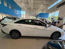 2025 Hyundai Elantra Preferred Ivt