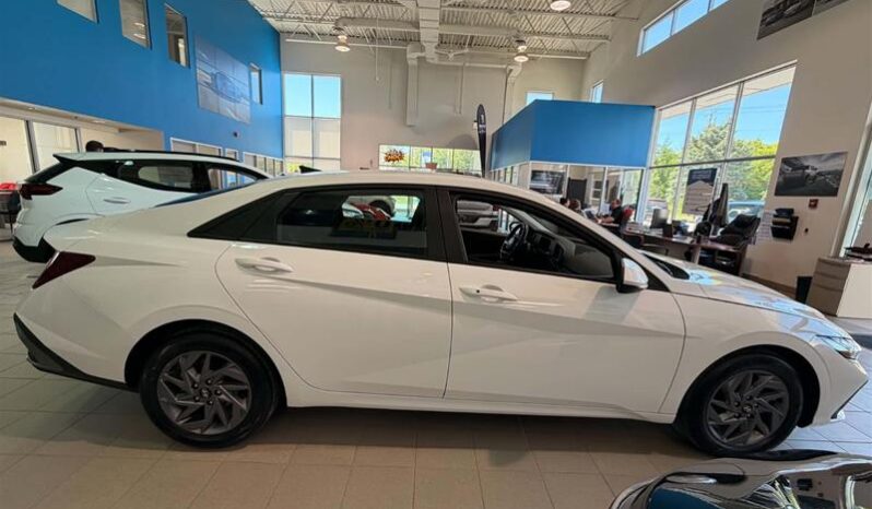 
								2025 Hyundai Elantra Preferred Ivt full									